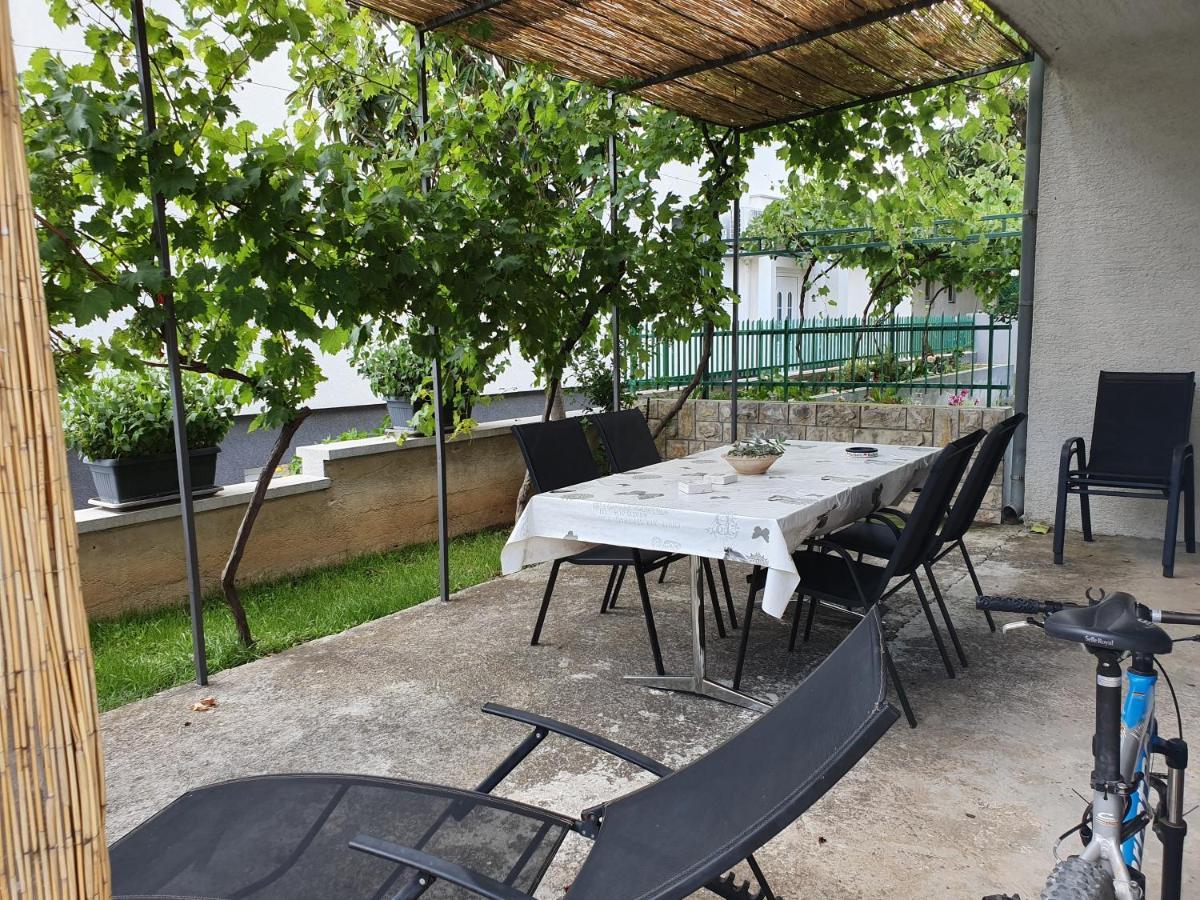 Gulin Apartments Vodice Buitenkant foto