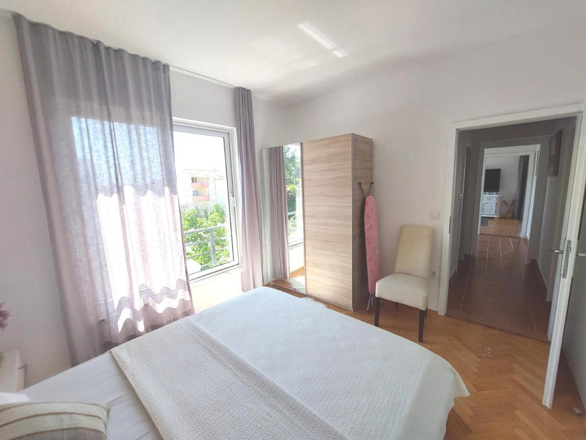 Gulin Apartments Vodice Buitenkant foto