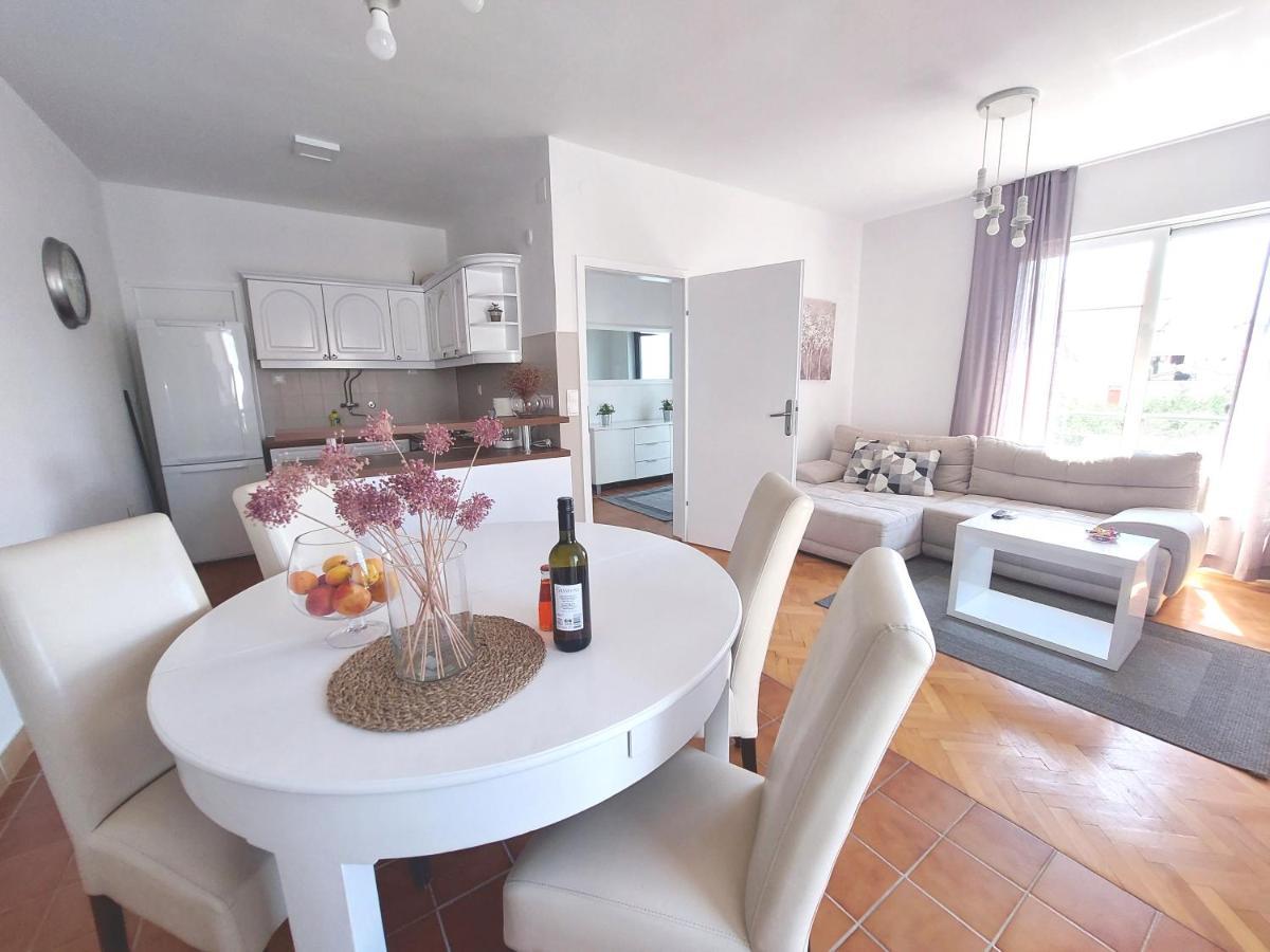 Gulin Apartments Vodice Buitenkant foto