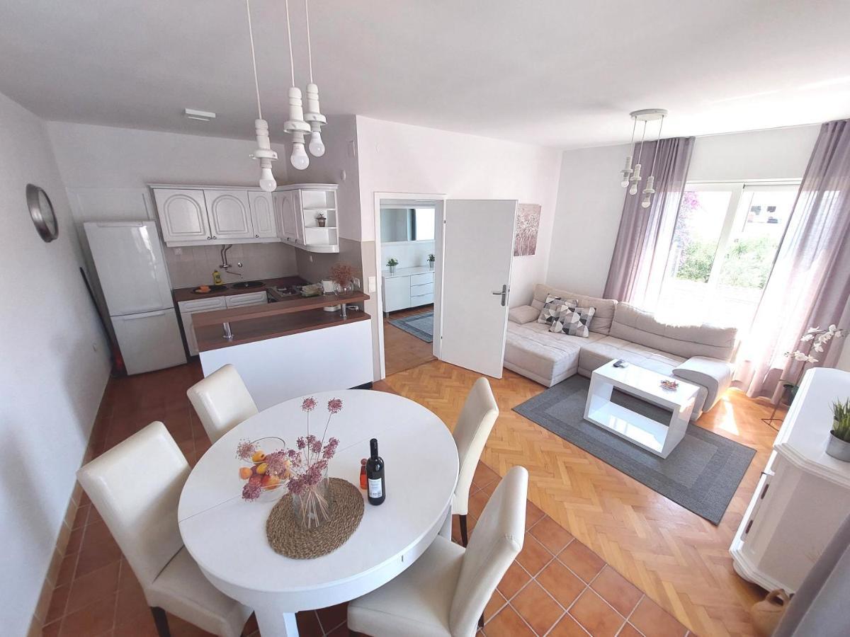 Gulin Apartments Vodice Buitenkant foto