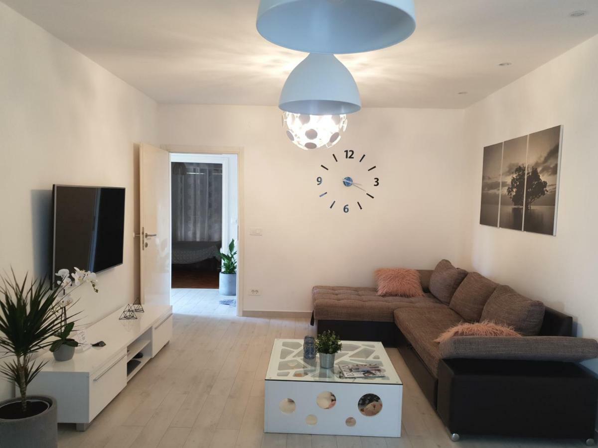 Gulin Apartments Vodice Buitenkant foto