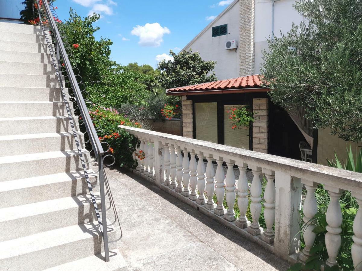 Gulin Apartments Vodice Buitenkant foto